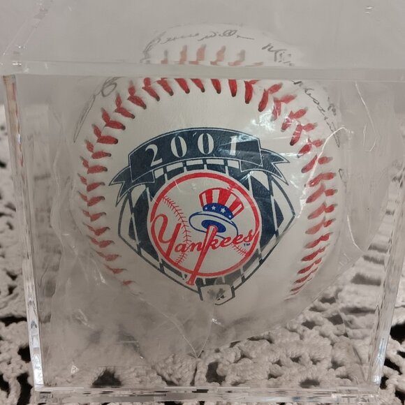 New Vintage 2001 New York Yankees facsimile Team Signed Fotoball - Picture 1 of 6